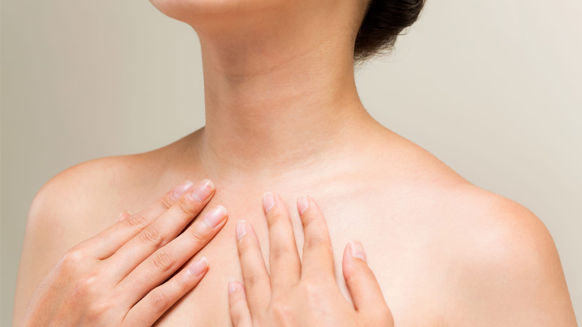 Neck and décolleté: daily exercises to keep them in shape.